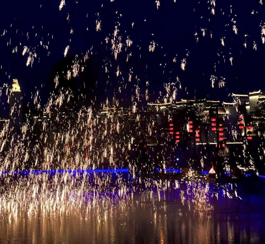 The sky-full iron flower rain at Liqiao Bridge Water Town.